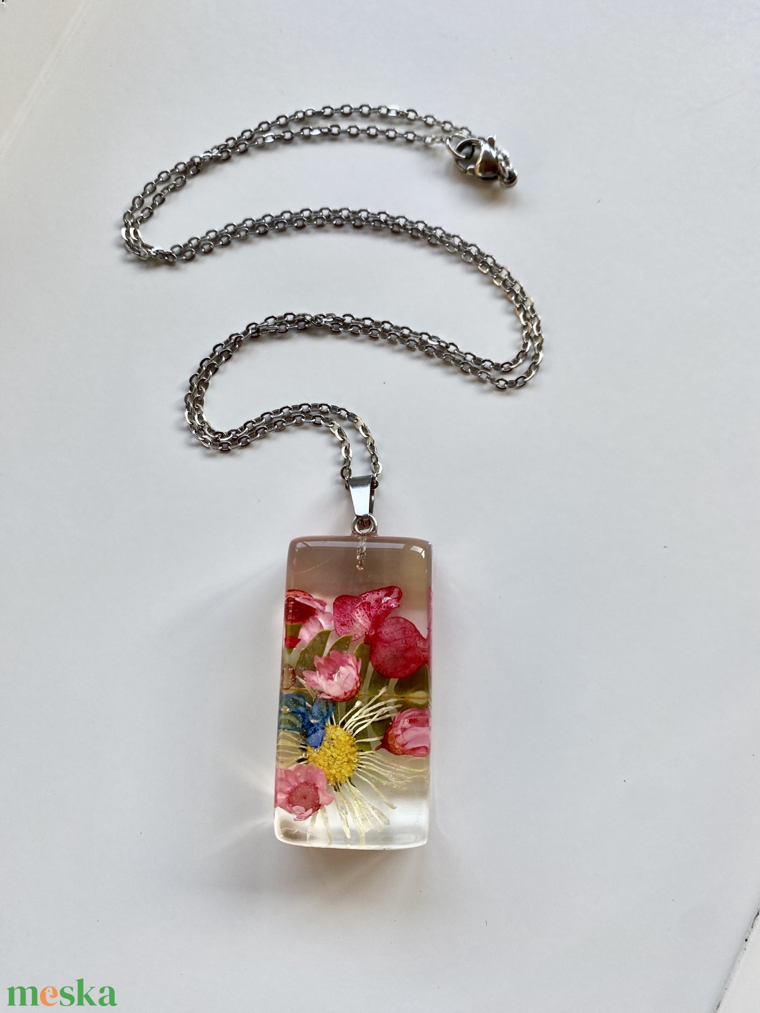 Pink glixia,százszorszép-műgyanta hasáb medál - ékszer - nyaklánc - medálos nyaklánc - Meska.hu
