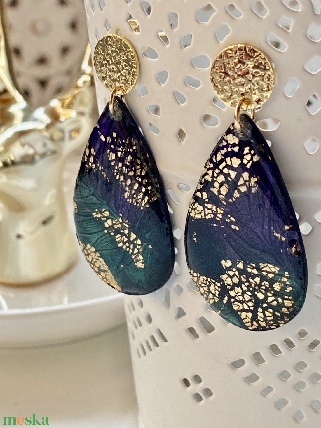 Fekete/arany/lila/zöld elegáns fülbevaló - ékszer - fülbevaló - lógós kerek fülbevaló - Meska.hu Fekete/arany/lila/zöld elegáns fülbevaló - ékszer - fülbevaló - lógós kerek fülbevaló - Meska.hu