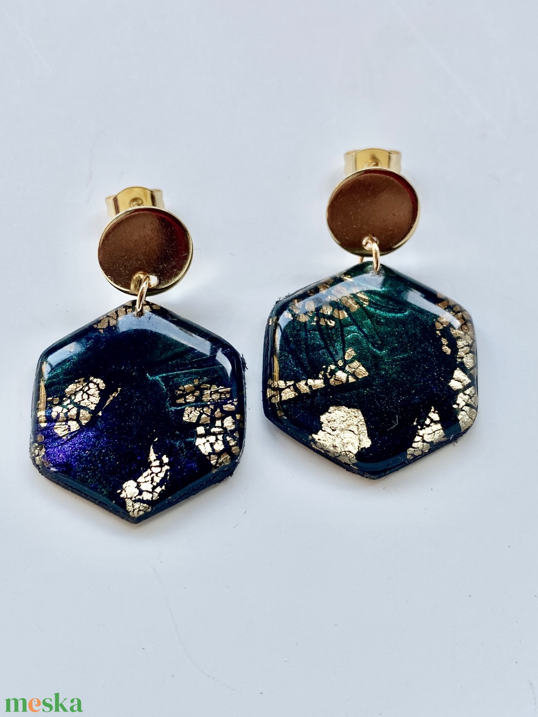 Fekete/arany/lila/zöld elegáns hatszög fülbevaló - ékszer - fülbevaló - lógós kerek fülbevaló - Meska.hu Fekete/arany/lila/zöld elegáns hatszög fülbevaló - ékszer - fülbevaló - lógós kerek fülbevaló - Meska.hu