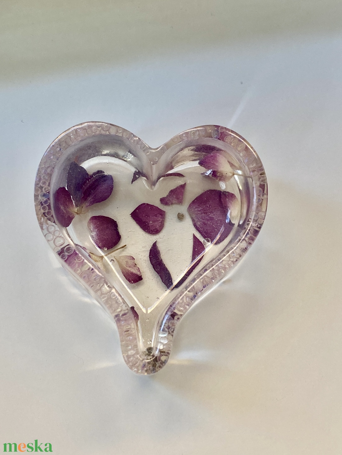 Szív alakú epoxi gyanta kszer tartó igazi virágokkal - ékszer - ékszertartó - ékszertartó tál - Meska.hu