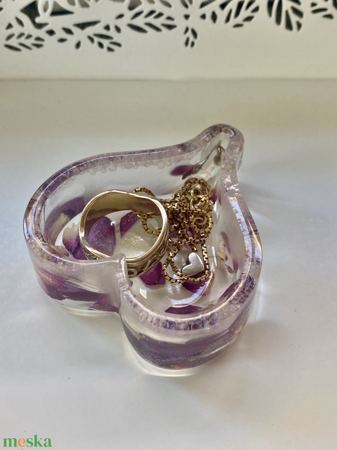 Szív alakú epoxi gyanta kszer tartó igazi virágokkal - ékszer - ékszertartó - ékszertartó tál - Meska.hu