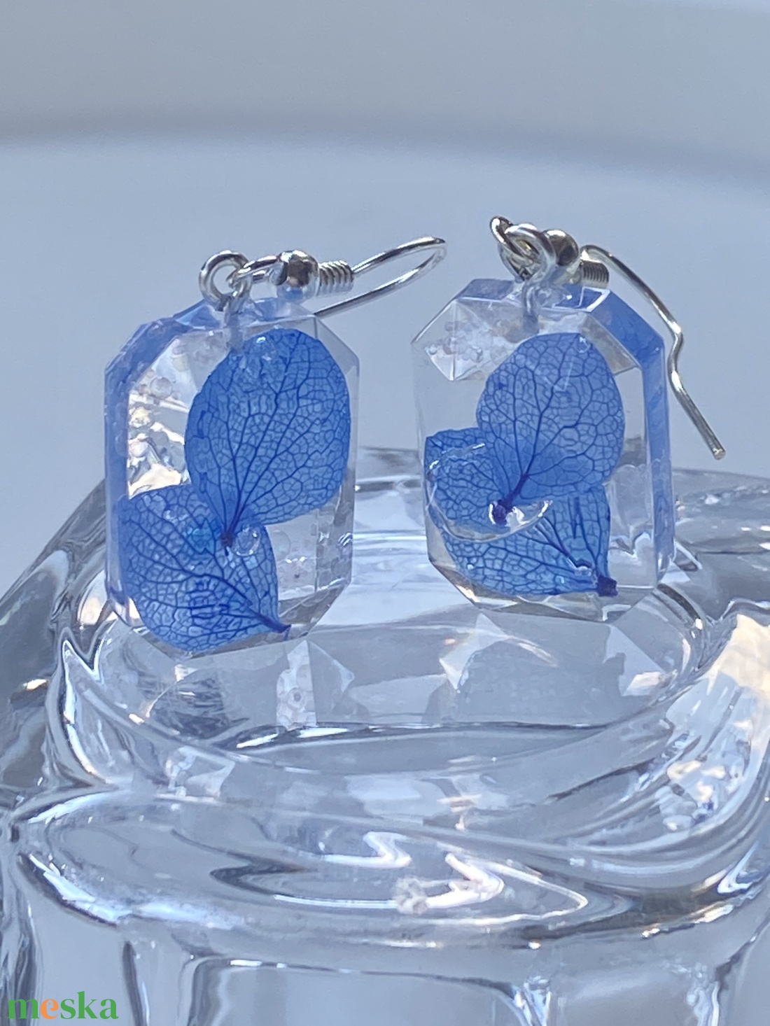 Kék mini hortenzia ,epoxi gyanta fülbevaló - ékszer - fülbevaló - lógó fülbevaló - Meska.hu