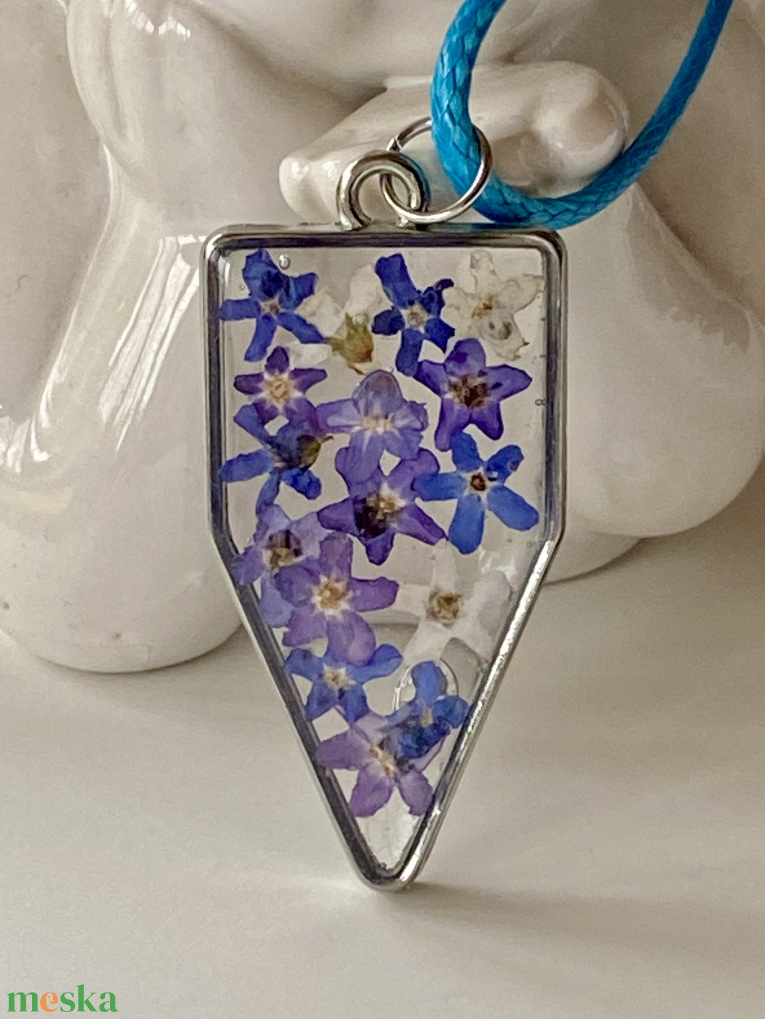 Nefelejcsek-fém keretes epoxi gyanta medál - ékszer - nyaklánc - medálos nyaklánc - Meska.hu