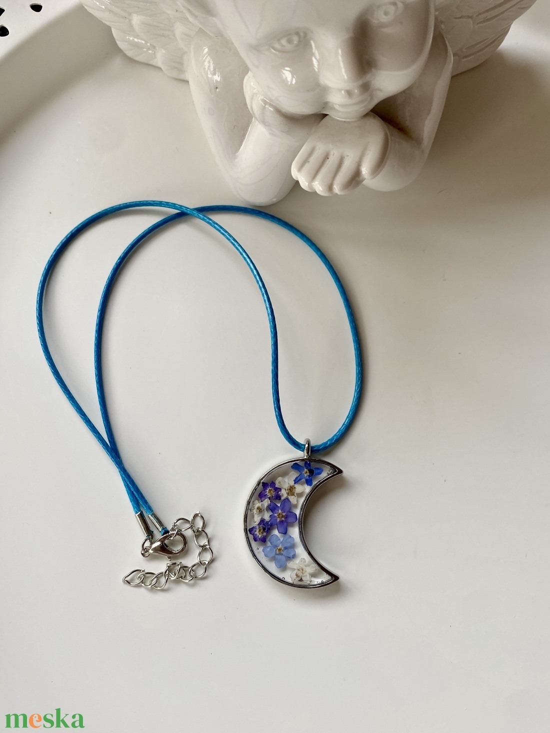 Nefelejcsek-fém keretes epoxi gyanta Hold medál - ékszer - nyaklánc - medálos nyaklánc - Meska.hu