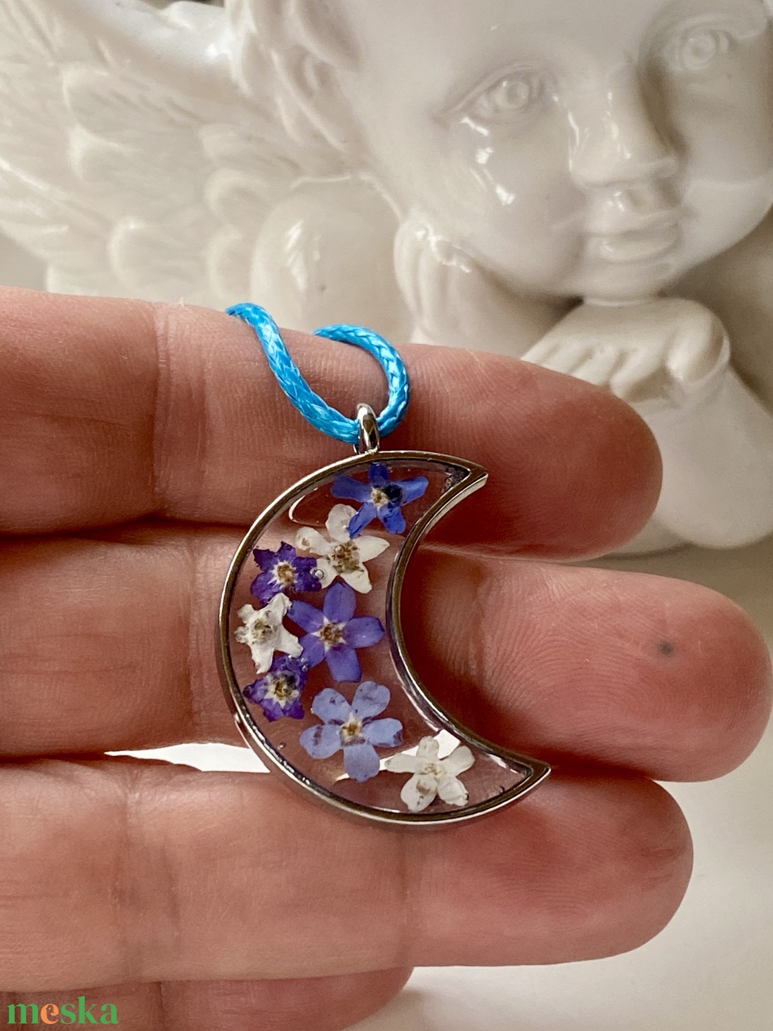 Nefelejcsek-fém keretes epoxi gyanta Hold medál - ékszer - nyaklánc - medálos nyaklánc - Meska.hu