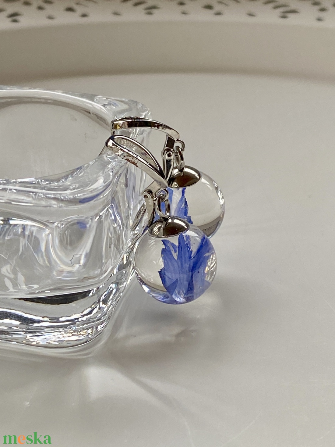 Búzavirágok,gömb-műgyanta,ezüst fülbevaló - ékszer - fülbevaló - lógó csepp fülbevaló - Meska.hu