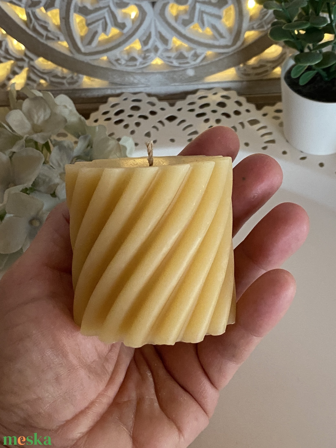 Méhviasz gyertya-csavart bordás henger 1. - esküvő - dekoráció - gyertya & gyertyatartó - Meska.hu