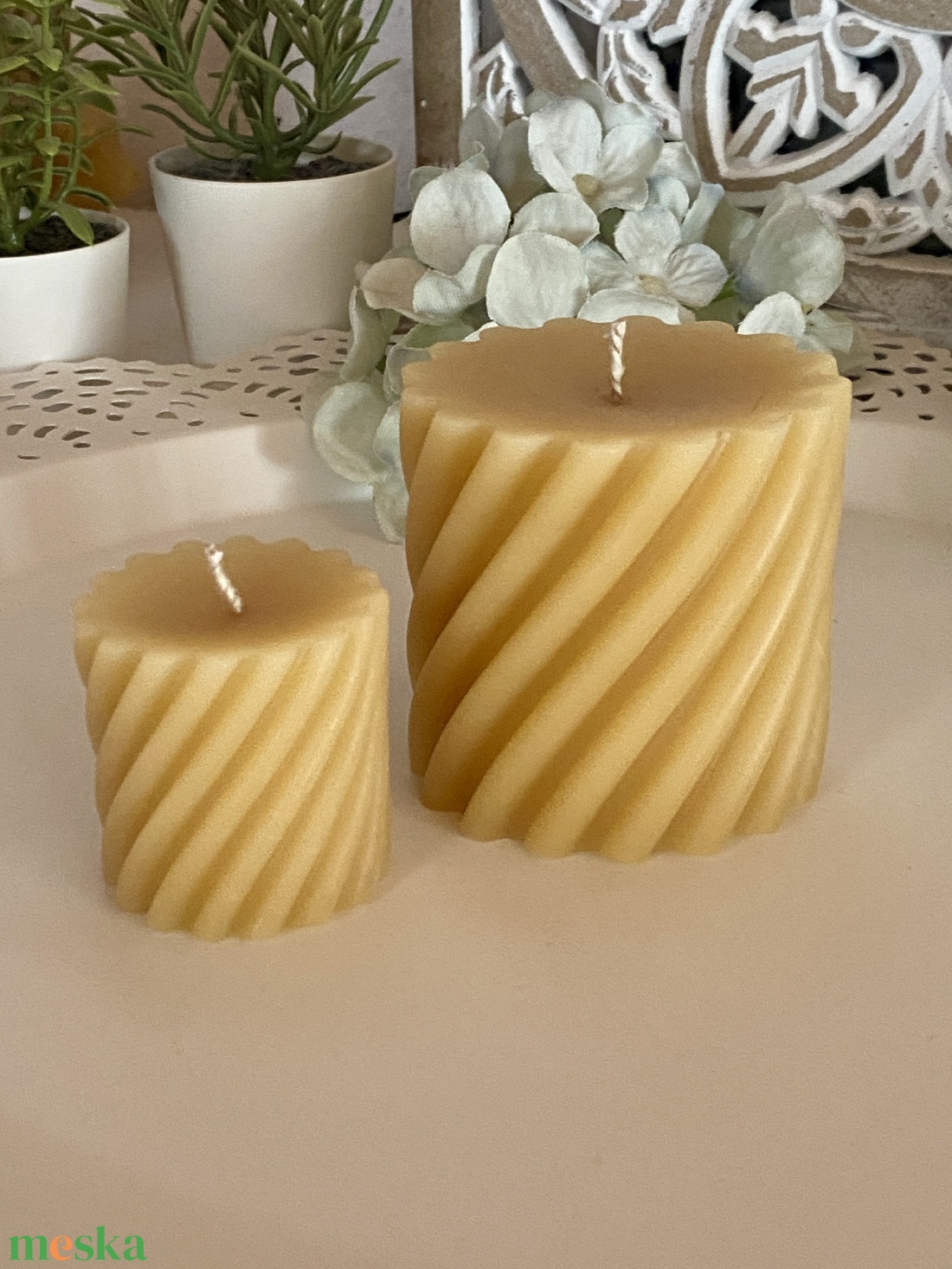 Méhviasz gyertya-csavart bordás henger 1. - esküvő - dekoráció - gyertya & gyertyatartó - Meska.hu