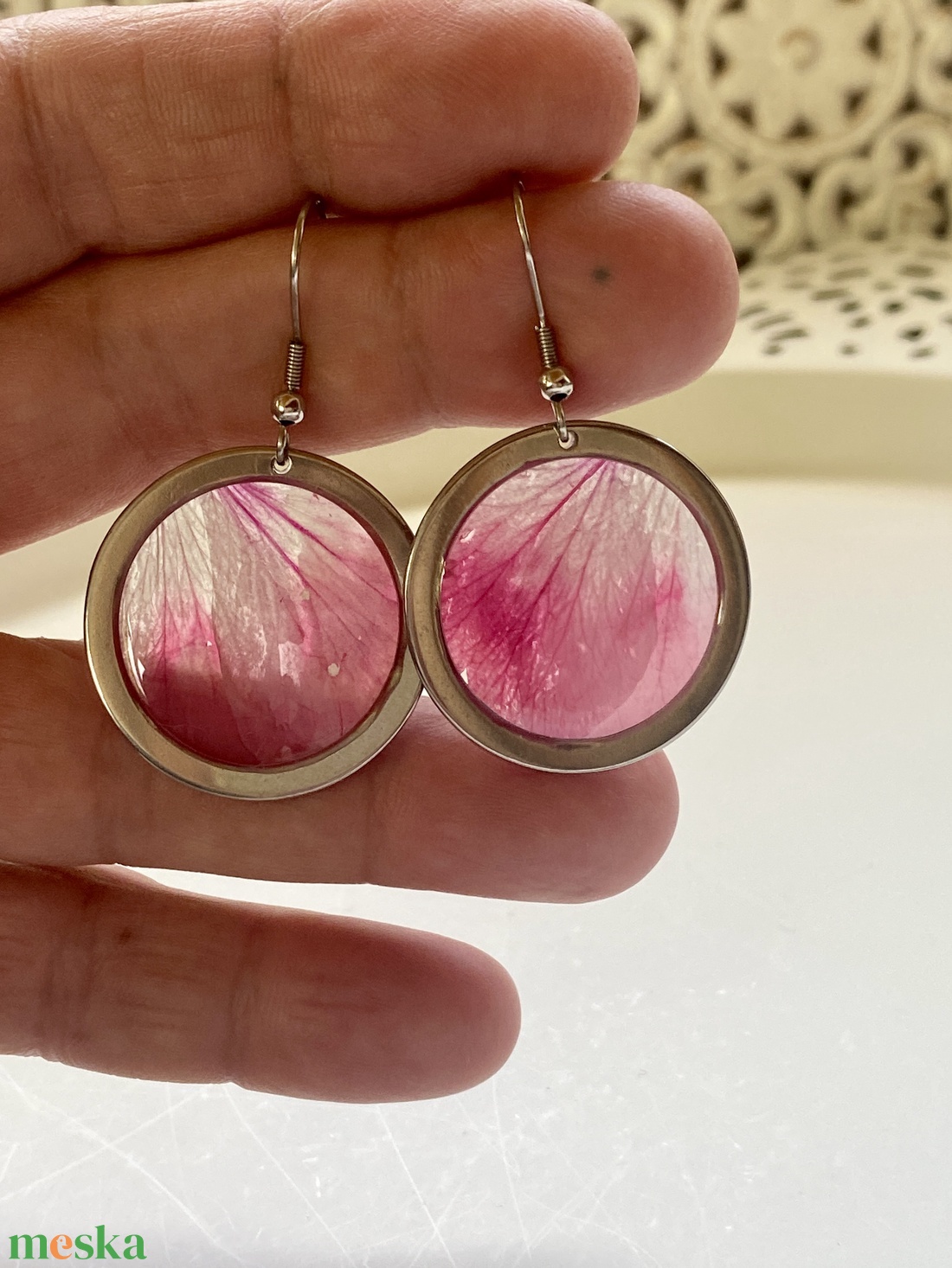 Pink muskátli-kerek műgyanta,nemesacél fülbevaló - ékszer - fülbevaló - lógó fülbevaló - Meska.hu