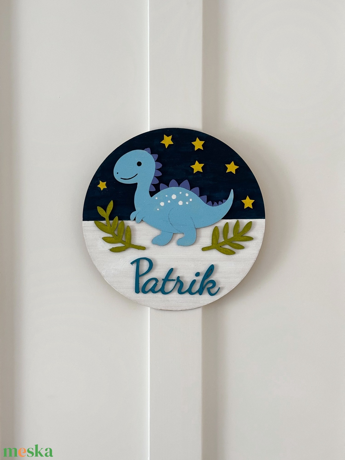 Egyedi kézműves fa ajtótábla ajtódísz névtábla gyerekszoba dísz dekoráció dinós - otthon & életmód - babaszoba, gyerekszoba - babaszoba dekoráció - Meska.hu Egyedi kézműves fa ajtótábla ajtódísz névtábla gyerekszoba dísz dekoráció dinós - otthon & életmód - babaszoba, gyerekszoba - babaszoba dekoráció - Meska.hu