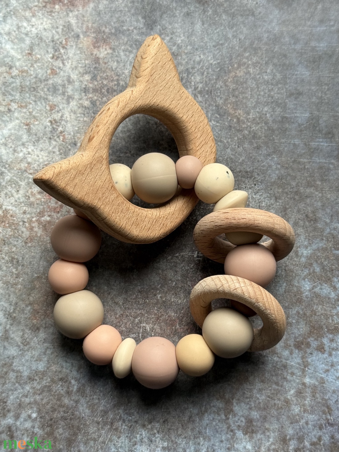 Csörgő rágóka #14 Bézs Barna dupla karikával és bükkfa elemmel - baba - mama - baba játékok - rágóka - Meska.hu