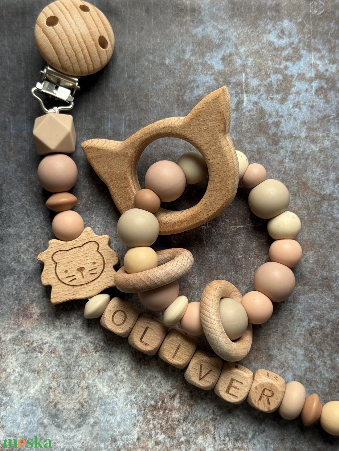 BABABOX #08 Csörgő rágóka  és cumilánc Bézs - Barna - baba - mama - baba játékok - rágóka - Meska.hu