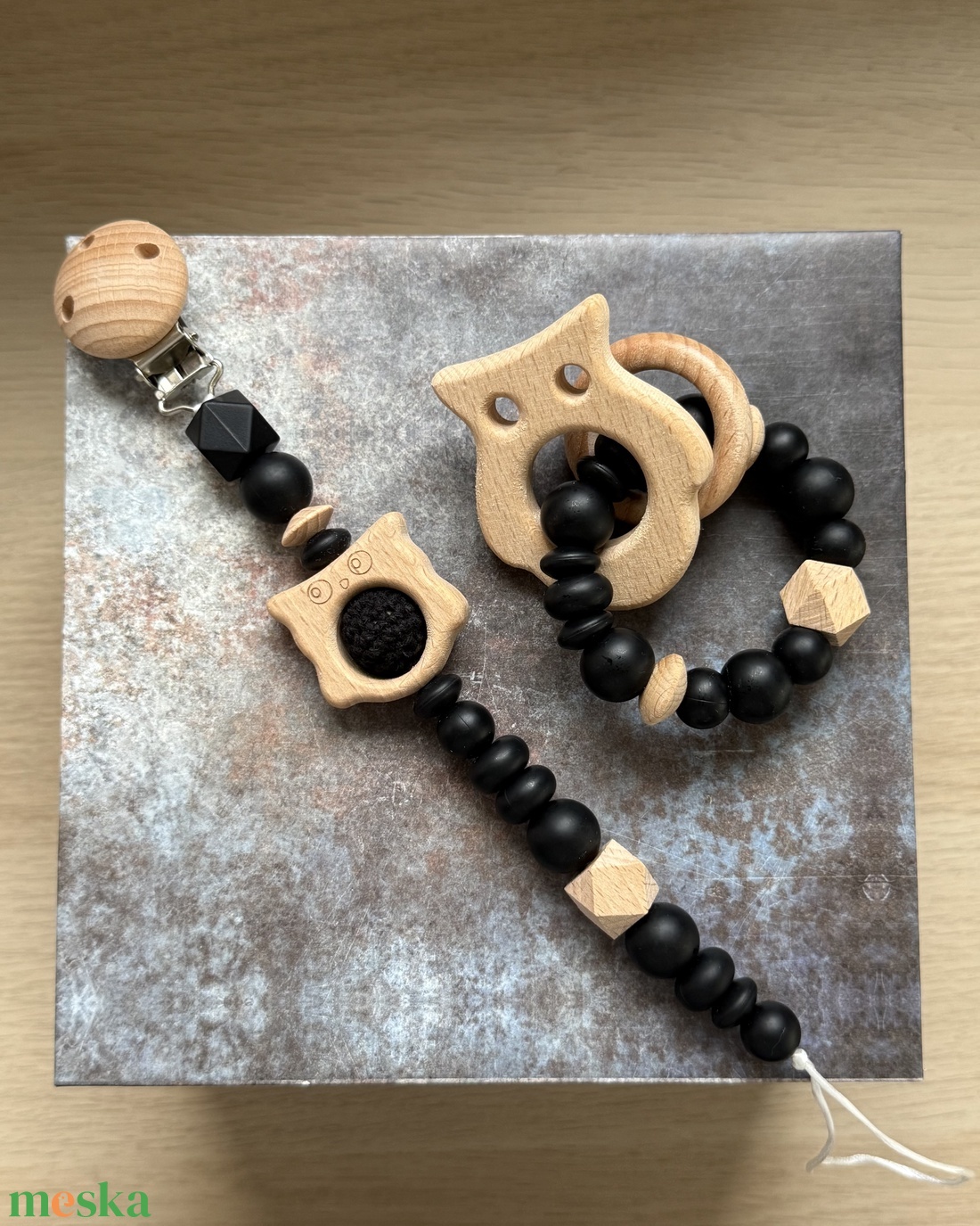 BABABOX #10 Csörgő rágóka  és cumilánc Fekete - baba - mama - baba játékok - rágóka - Meska.hu