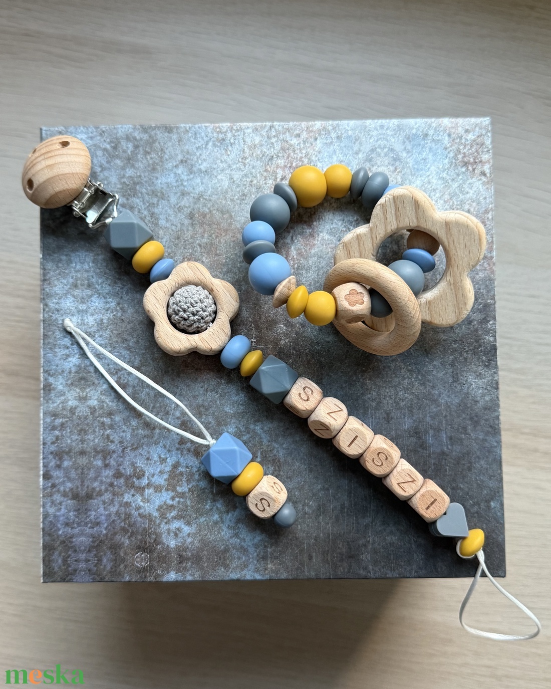 BABABOX #11 Csörgő rágóka, kulcstartó  és cumilánc Mustár Kék Antracit - baba - mama - baba játékok - rágóka - Meska.hu