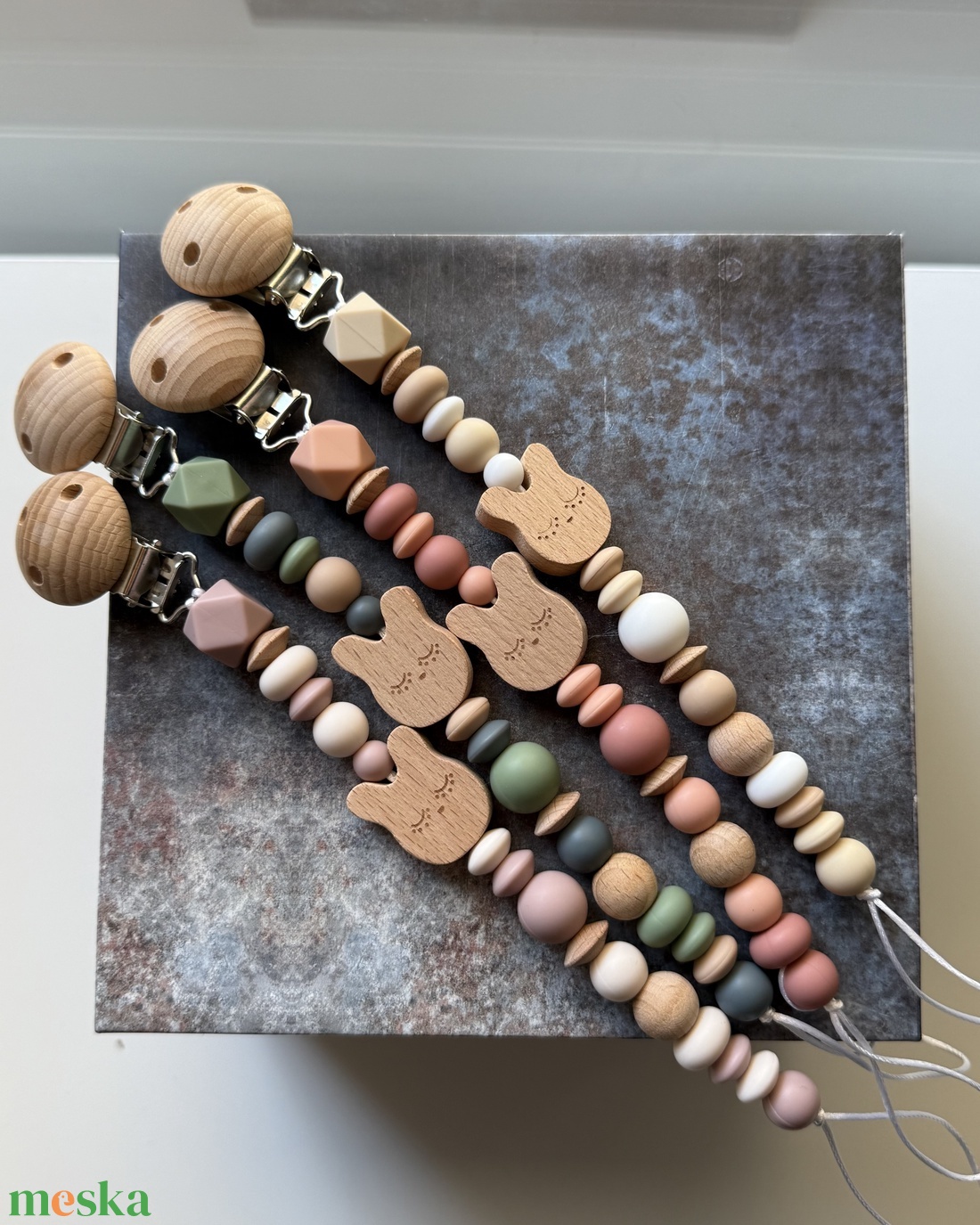 Cumilánc #17 nyuszis - baba - mama - baba játékok - cumilánc - Meska.hu