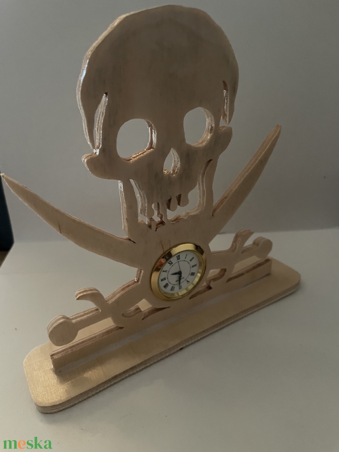 Kalóz koponya asztali óra - otthon & életmód - dekoráció - fali és függő dekoráció - falióra & óra - Meska.hu