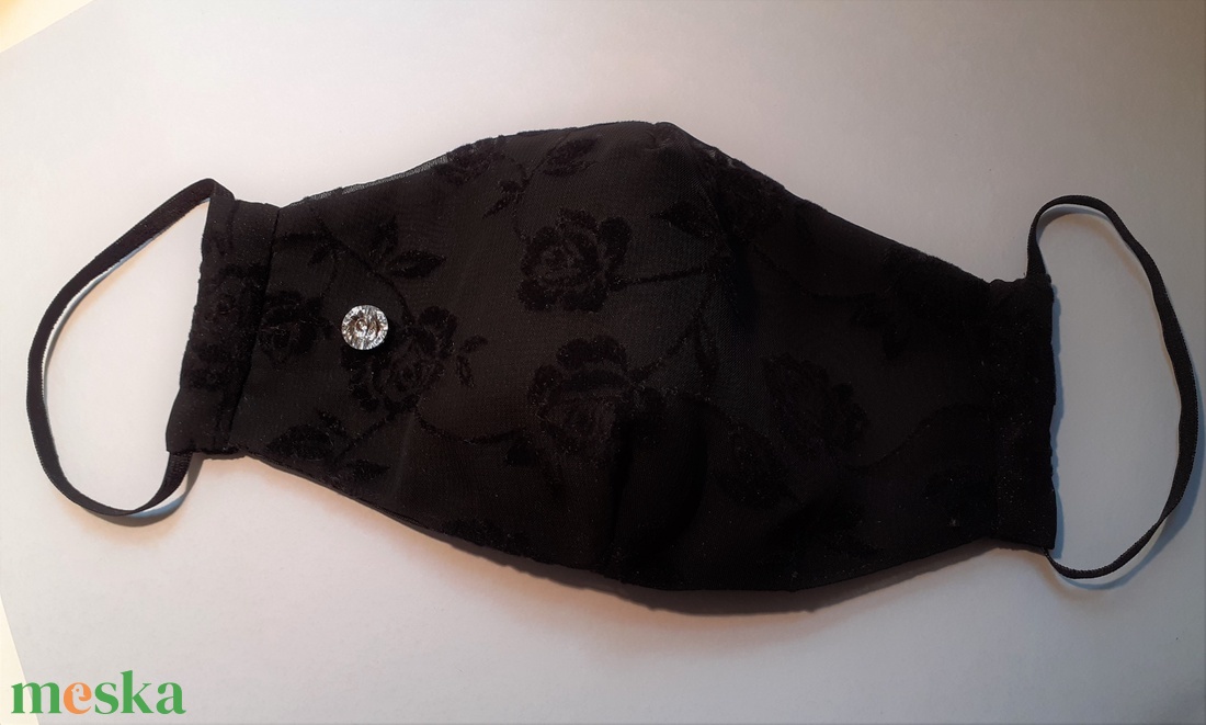 Fekete swarovski köves alkalmi maszk, csipkemintás fekete elegáns maszk, köves maszk, textil maszk - női - női - Meska.hu Fekete swarovski köves alkalmi maszk, csipkemintás fekete elegáns maszk, köves maszk, textil maszk - női - női - Meska.hu
