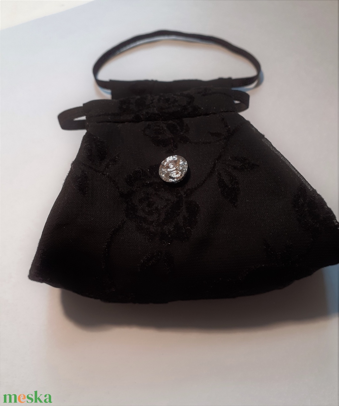 Fekete swarovski köves alkalmi maszk, csipkemintás fekete elegáns maszk, köves maszk, textil maszk - női - női - Meska.hu Fekete swarovski köves alkalmi maszk, csipkemintás fekete elegáns maszk, köves maszk, textil maszk - női - női - Meska.hu