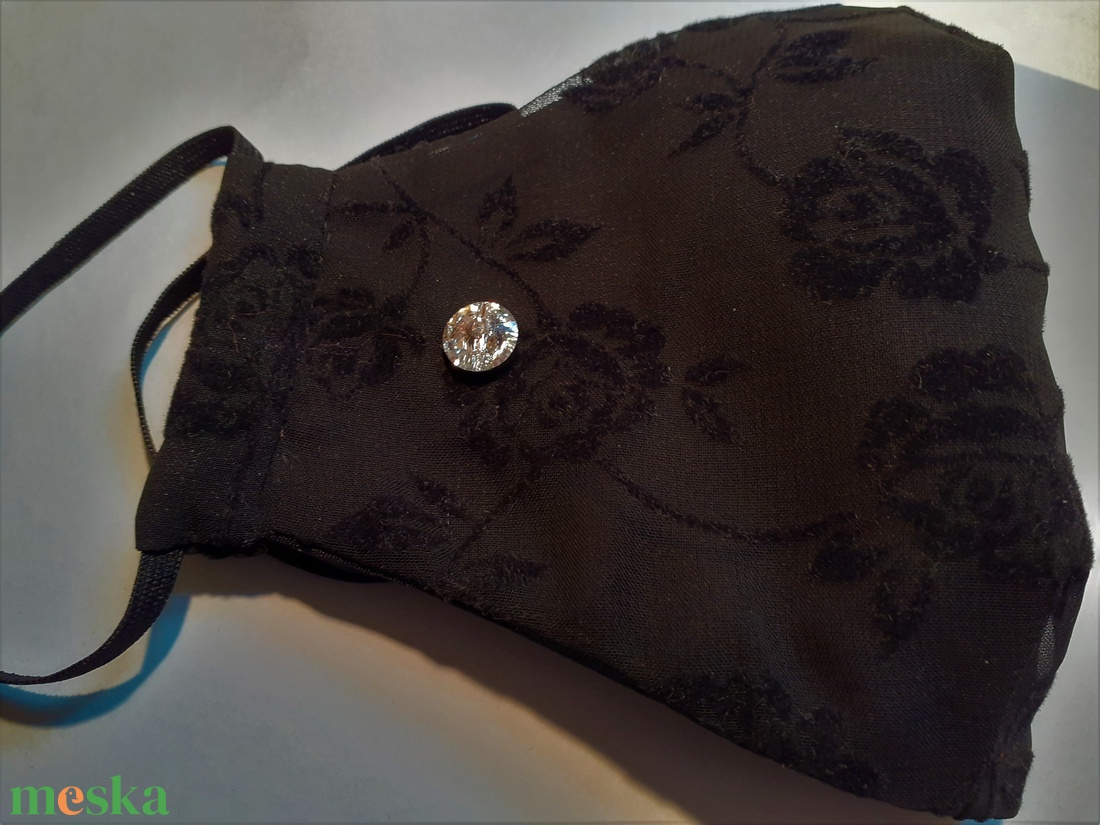 Fekete swarovski köves alkalmi maszk, csipkemintás fekete elegáns maszk, köves maszk, textil maszk - női - női - Meska.hu Fekete swarovski köves alkalmi maszk, csipkemintás fekete elegáns maszk, köves maszk, textil maszk - női - női - Meska.hu
