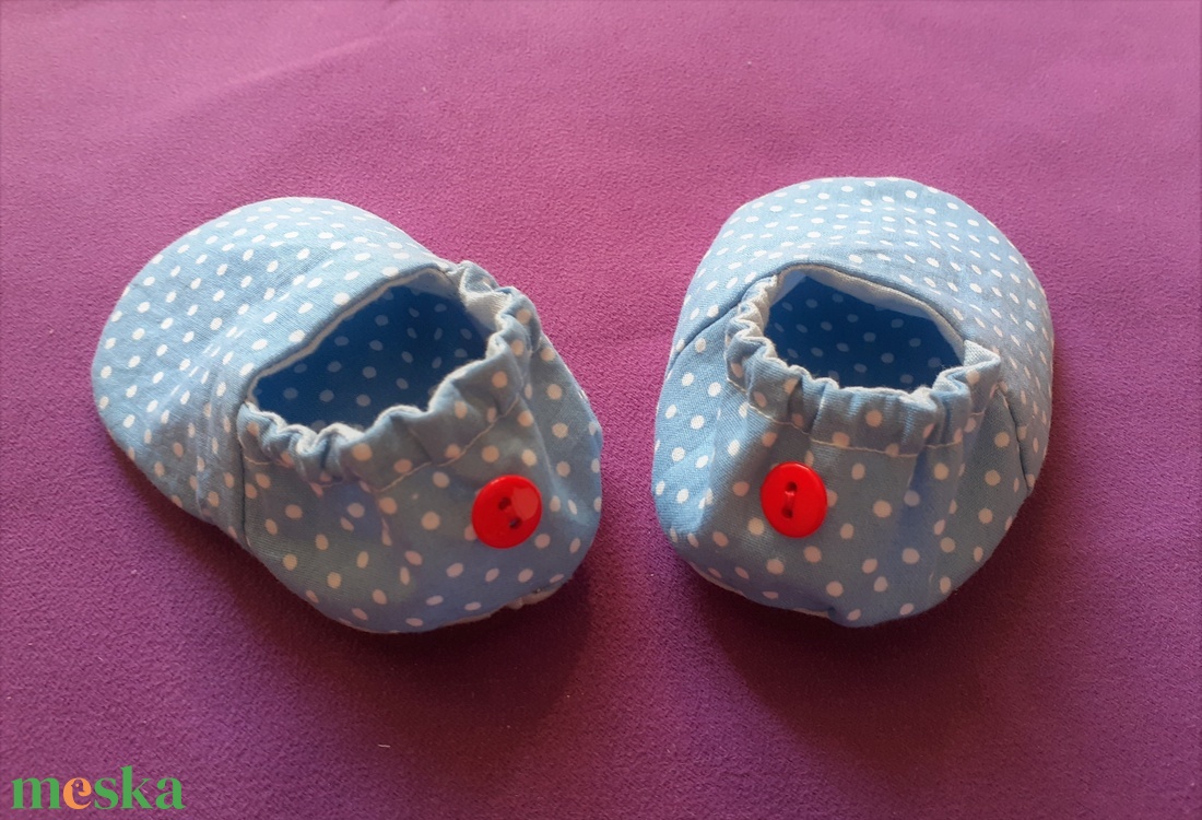  Textil babacipő, kocsicipő, mintás bébicipő, 2 oldalas kék pöttyös babacipő - játék & sport - baba & babaház - babaruha, babakellék - Meska.hu
