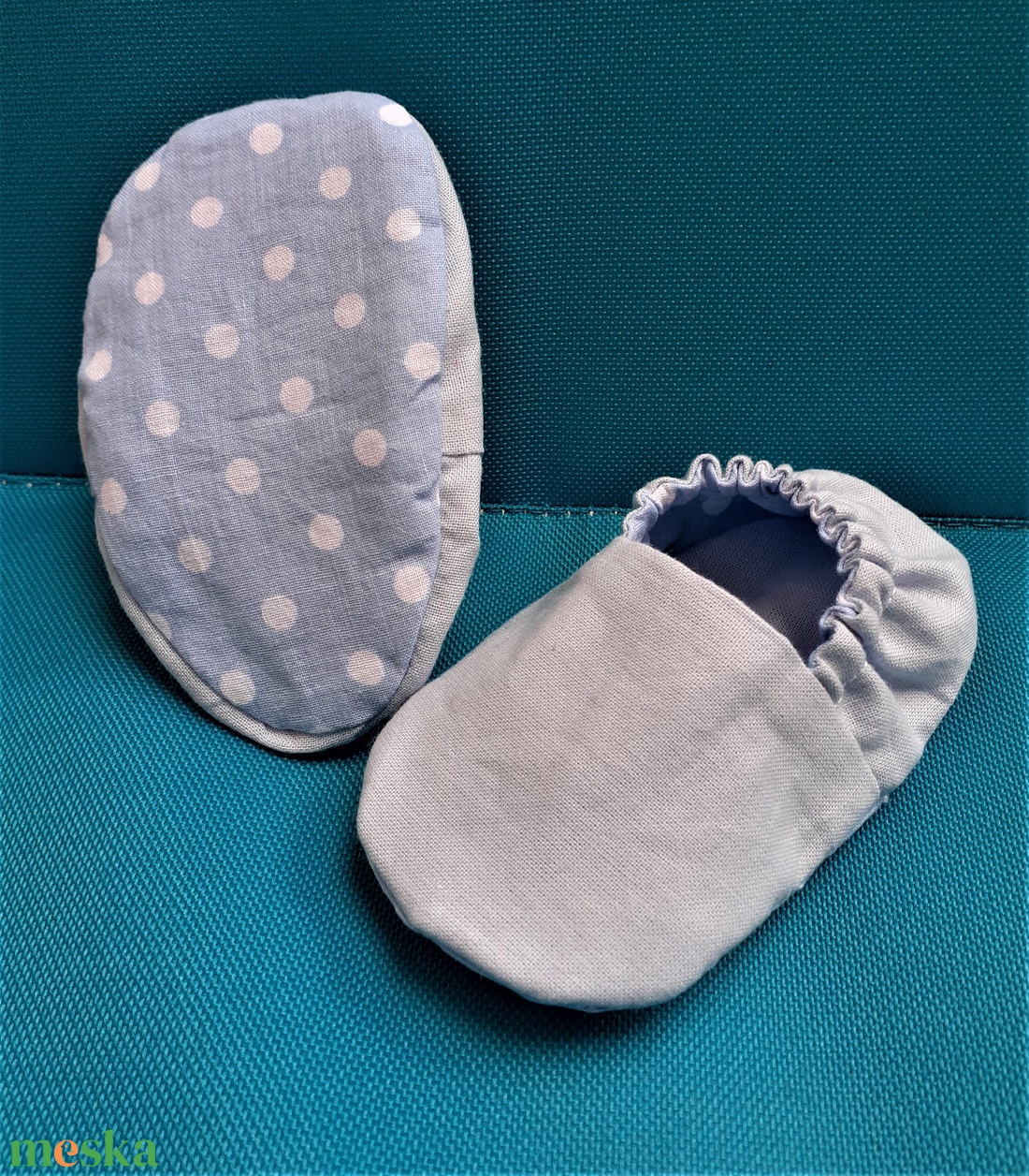 Nyári textil babacipő, kocsicipő, mintás bébicipő, 2 oldalas világoskék pöttyös babacipő - ruha & divat - babaruha & gyerekruha - babacipő - Meska.hu