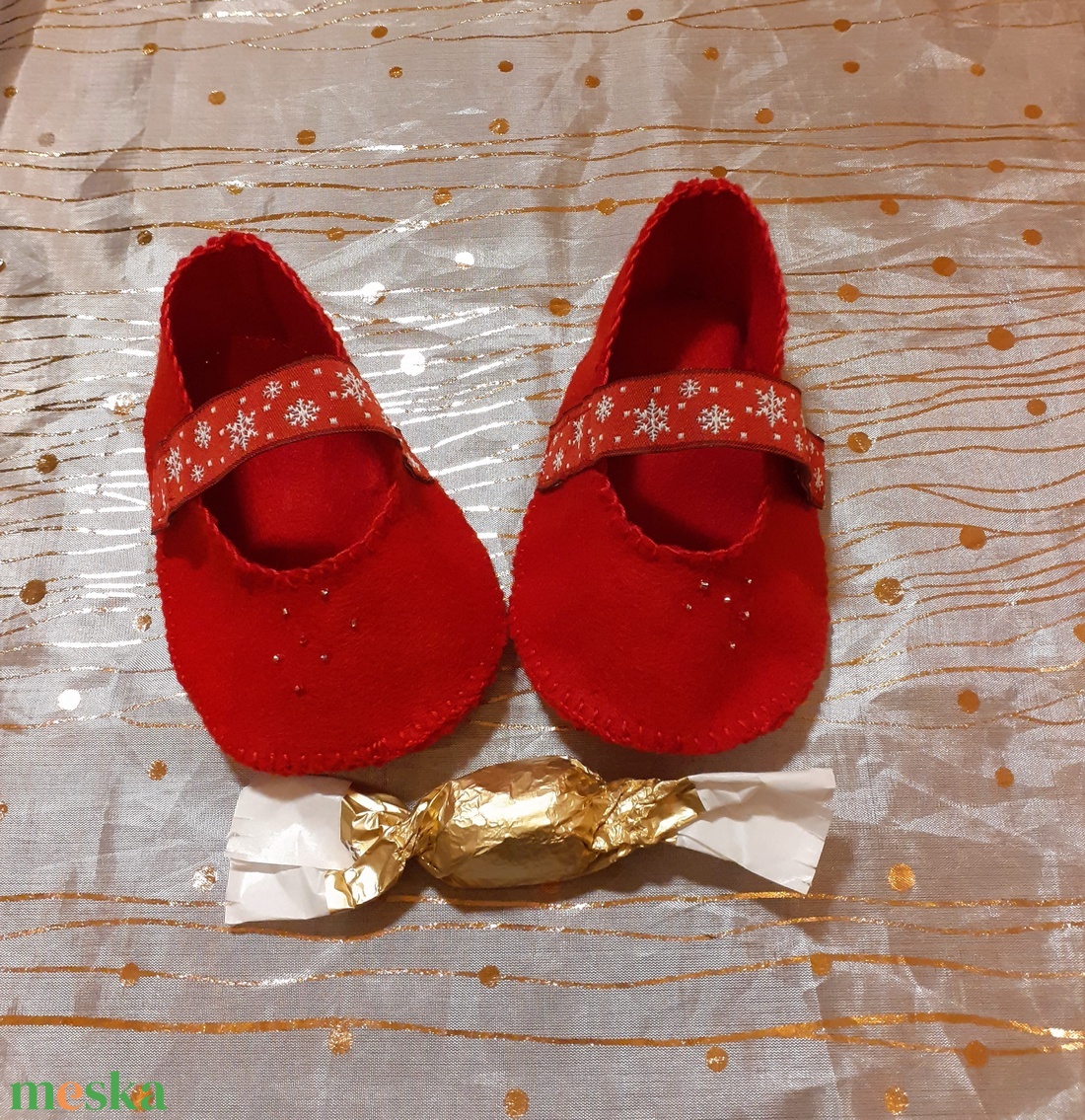 Mikulás cipőcske, piros filc babacipő, karácsonyi ajándékátadó, textil dekoráció - karácsony - mikulás - mikulás ajándékok - Meska.hu Mikulás cipőcske, piros filc babacipő, karácsonyi ajándékátadó, textil dekoráció - karácsony - mikulás - mikulás ajándékok - Meska.hu