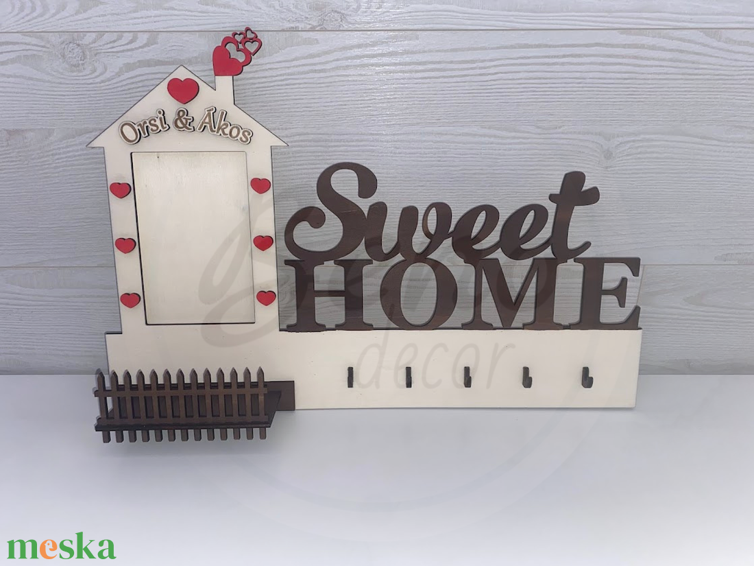 Személyre szabható Sweet Home fali kulcstartó - fényképtartóval és névvel gravírozva - otthon & életmód - dekoráció - fali és függő dekoráció - fali kulcstartó - Meska.hu Személyre szabható Sweet Home fali kulcstartó - fényképtartóval és névvel gravírozva - otthon & életmód - dekoráció - fali és függő dekoráció - fali kulcstartó - Meska.hu