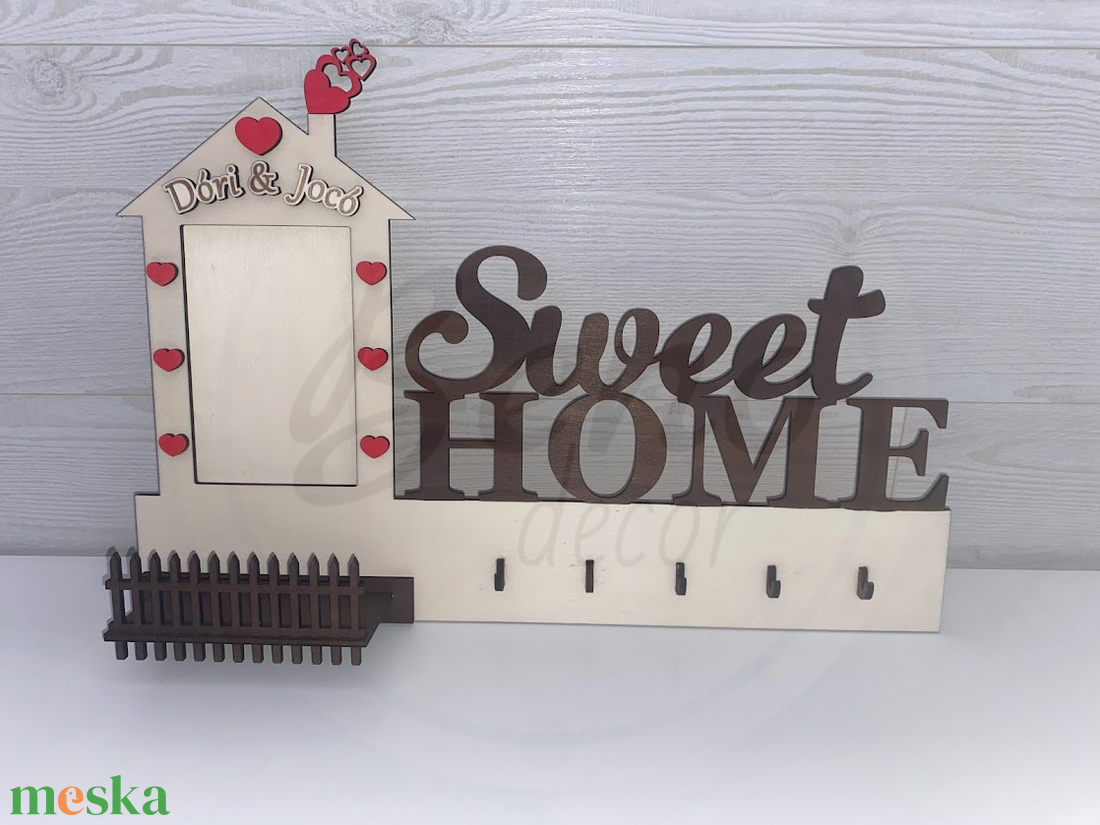 Személyre szabható Sweet Home fali kulcstartó - fényképtartóval és névvel gravírozva - otthon & életmód - dekoráció - fali és függő dekoráció - fali kulcstartó - Meska.hu Személyre szabható Sweet Home fali kulcstartó - fényképtartóval és névvel gravírozva - otthon & életmód - dekoráció - fali és függő dekoráció - fali kulcstartó - Meska.hu