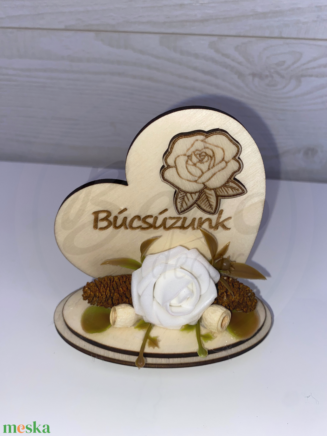 Szív alakú Búcsúzunk fa emlékdísz fehér virággal - otthon & életmód - vallás - temetkezési tárgy - sírdísz, kegyeleti dísz - Meska.hu Szív alakú Búcsúzunk fa emlékdísz fehér virággal - otthon & életmód - vallás - temetkezési tárgy - sírdísz, kegyeleti dísz - Meska.hu