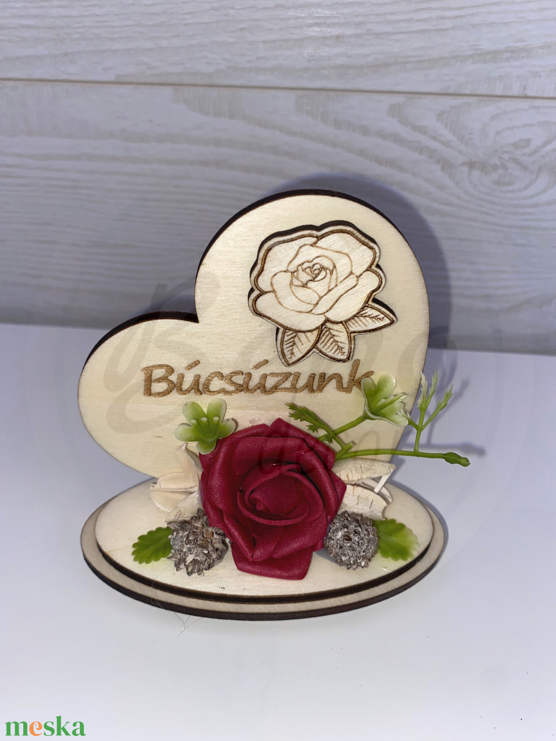 Szív alakú Búcsúzunk fa emlékdísz bordó virággal - otthon & életmód - vallás - temetkezési tárgy - sírdísz, kegyeleti dísz - Meska.hu