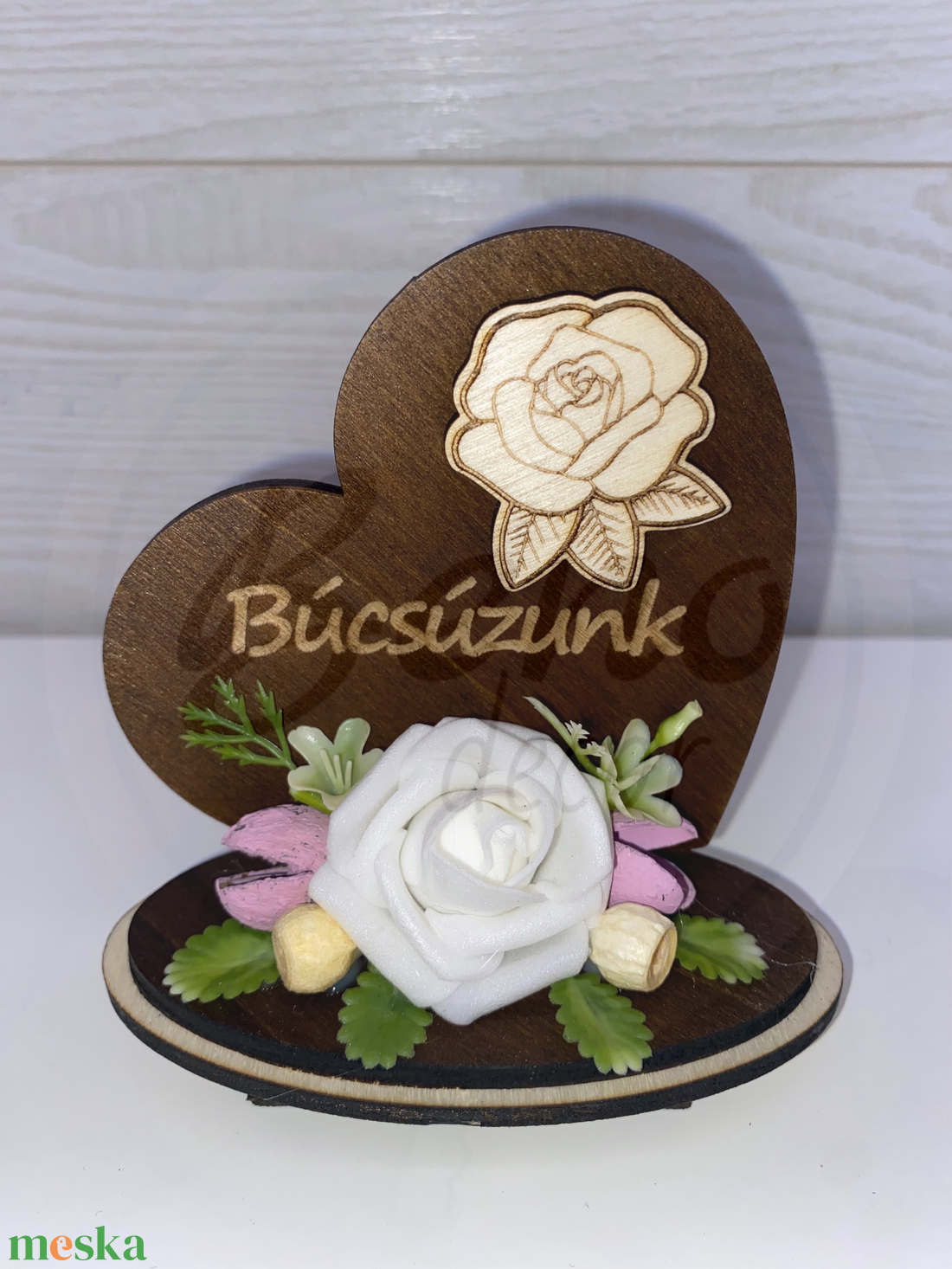 Szív alakú Búcsúzunk fa emlékdísz fehér virággal - otthon & életmód - vallás - temetkezési tárgy - sírdísz, kegyeleti dísz - Meska.hu Szív alakú Búcsúzunk fa emlékdísz fehér virággal - otthon & életmód - vallás - temetkezési tárgy - sírdísz, kegyeleti dísz - Meska.hu