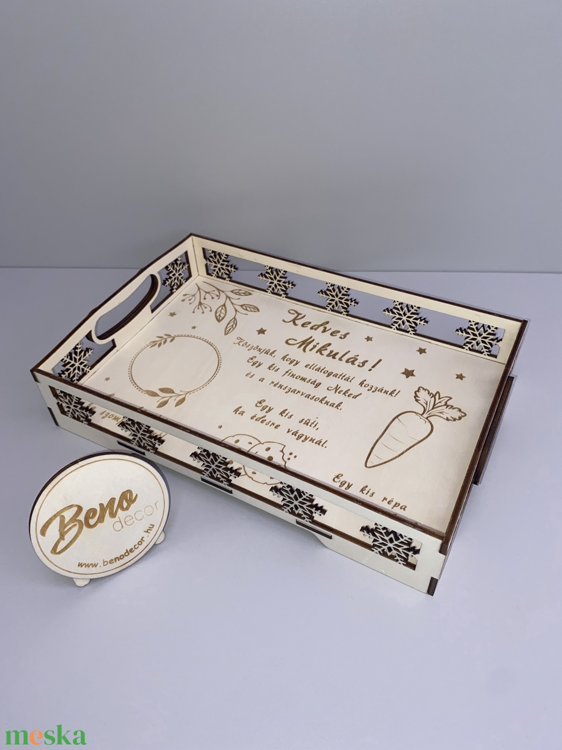Mikulásváró gravírozott fa tálca  süti és répa mintával - otthon & életmód - konyhafelszerelés, tálalás - tálalás - tálca - Meska.hu