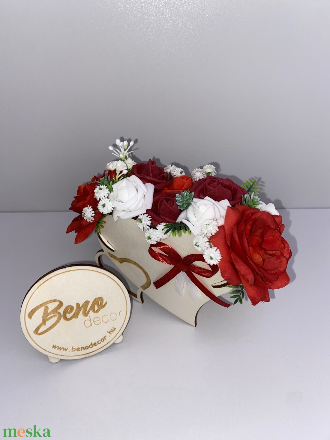 Szív alakú fa virágdoboz művirágokkal � romantikus dekoráció - otthon & életmód - dekoráció - asztal és polc dekoráció - asztaldísz - Meska.hu