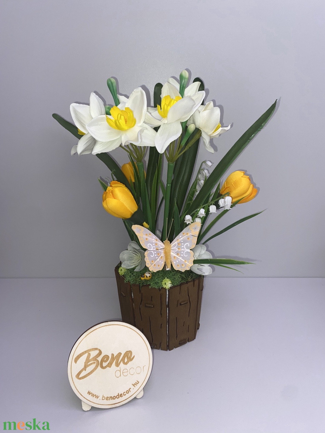 Fa kaspós fehér nárcisz pillangóval � egyedi felirattal - otthon & életmód - virágdekoráció - virágdíszek - asztali virágdísz - Meska.hu