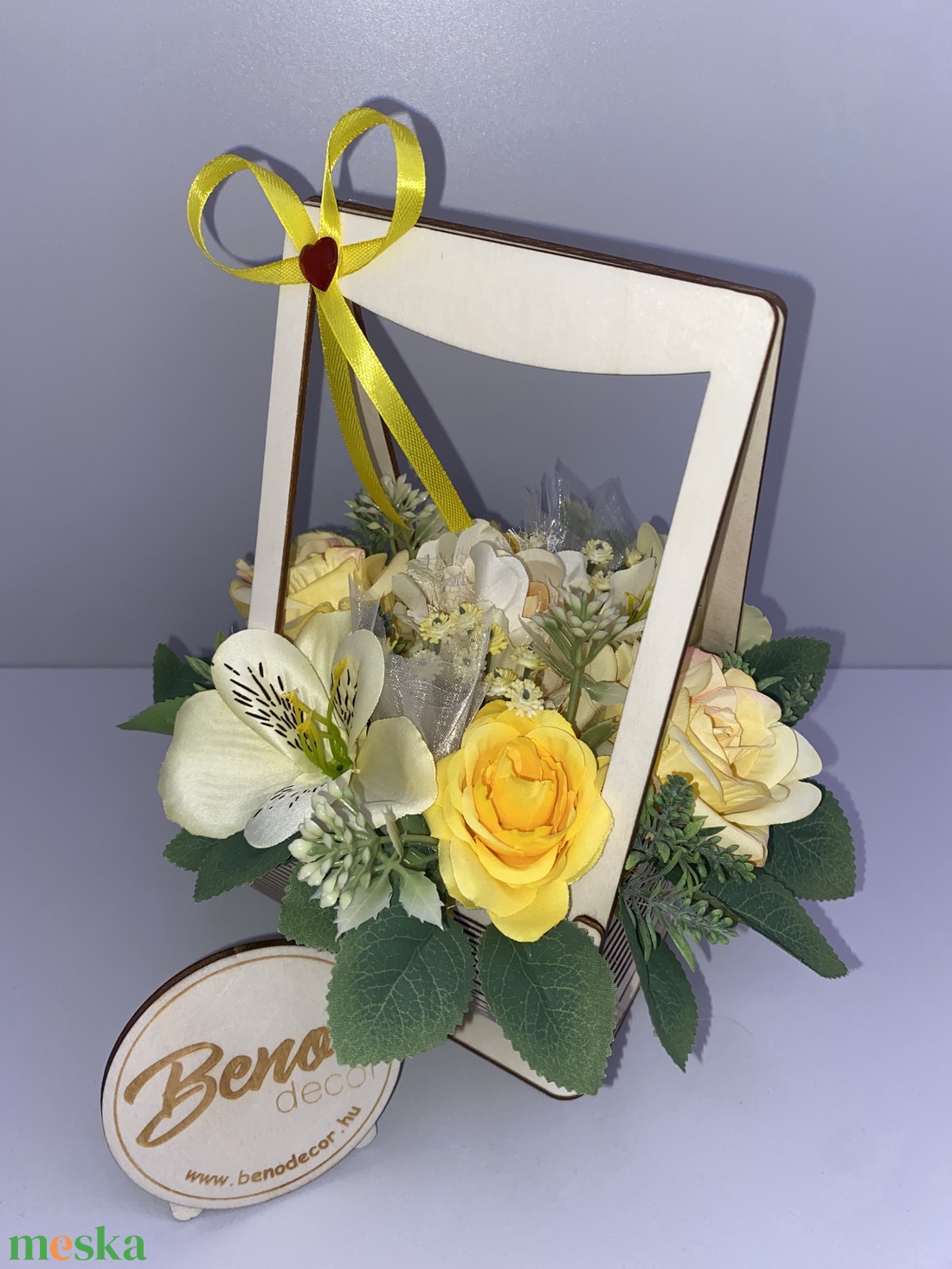 Virágkosár sárga rózsákkal - otthon & életmód - virágdekoráció - virágdíszek - asztali virágdísz - Meska.hu