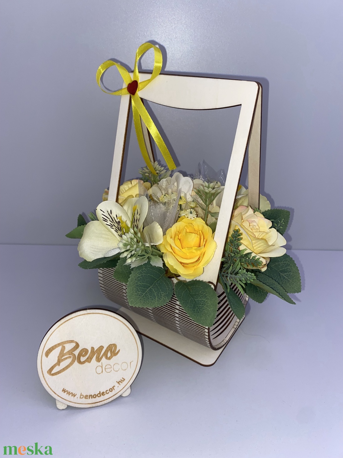 Virágkosár sárga rózsákkal - otthon & életmód - virágdekoráció - virágdíszek - asztali virágdísz - Meska.hu
