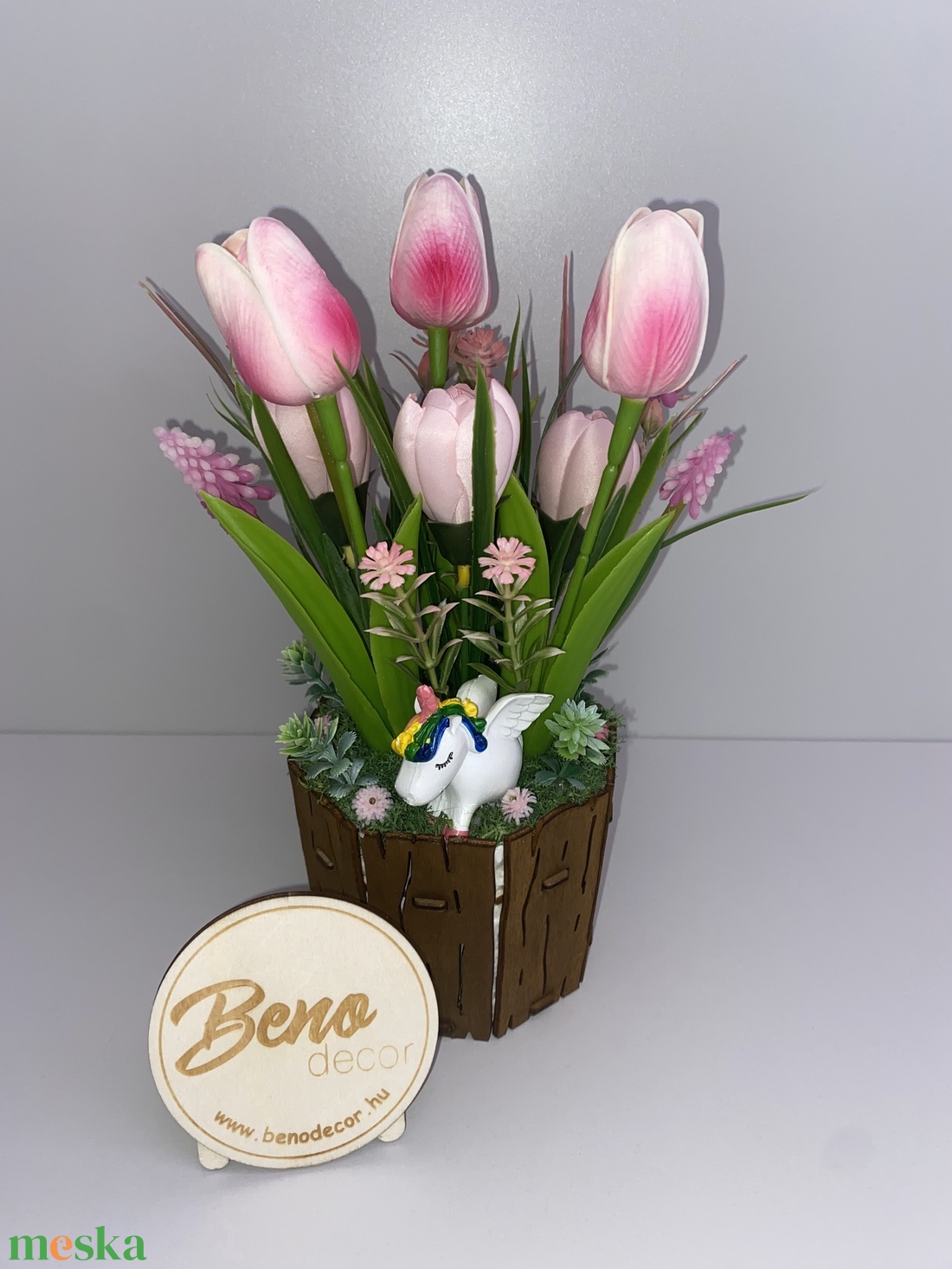 Tavaszi tulipános asztaldísz unikornissal - otthon & életmód - virágdekoráció - virágdíszek - virágdísz kaspóban - Meska.hu