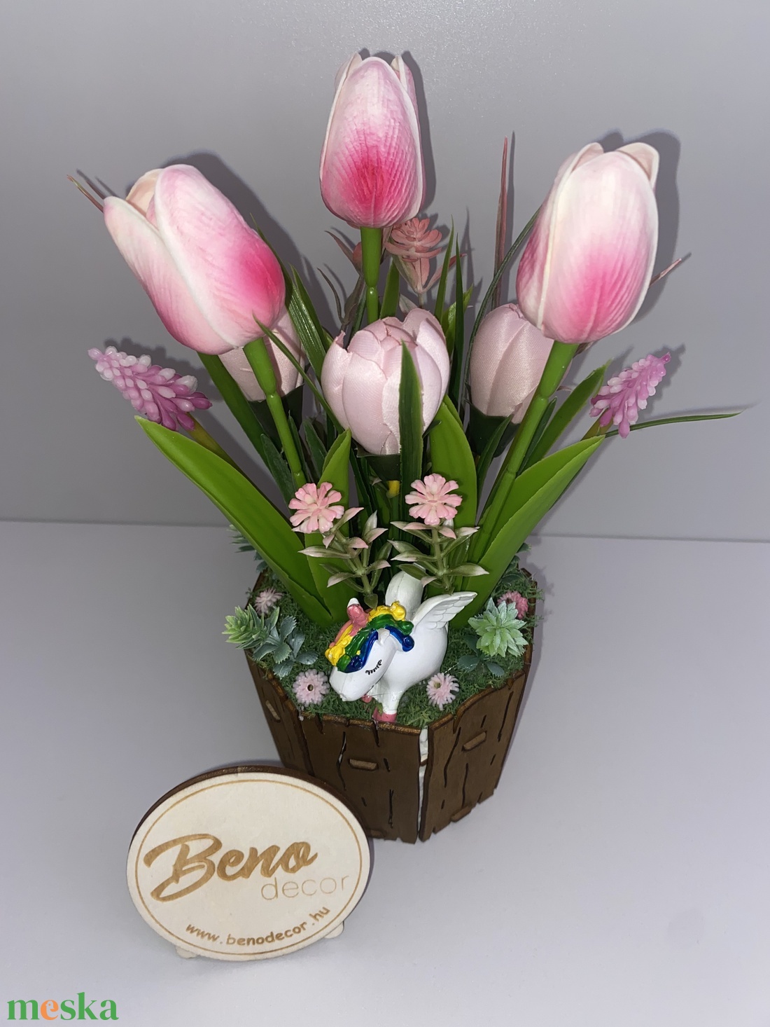 Tavaszi tulipános asztaldísz unikornissal - otthon & életmód - virágdekoráció - virágdíszek - virágdísz kaspóban - Meska.hu