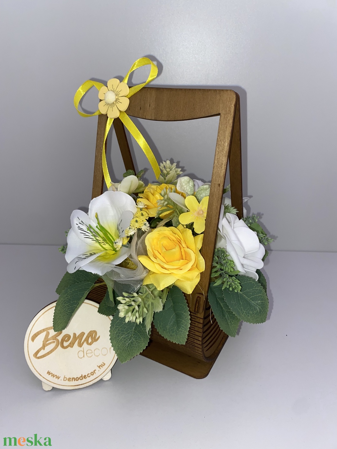 Virágkosár sárga rózsákkal - otthon & életmód - virágdekoráció - virágdíszek - asztali virágdísz - Meska.hu
