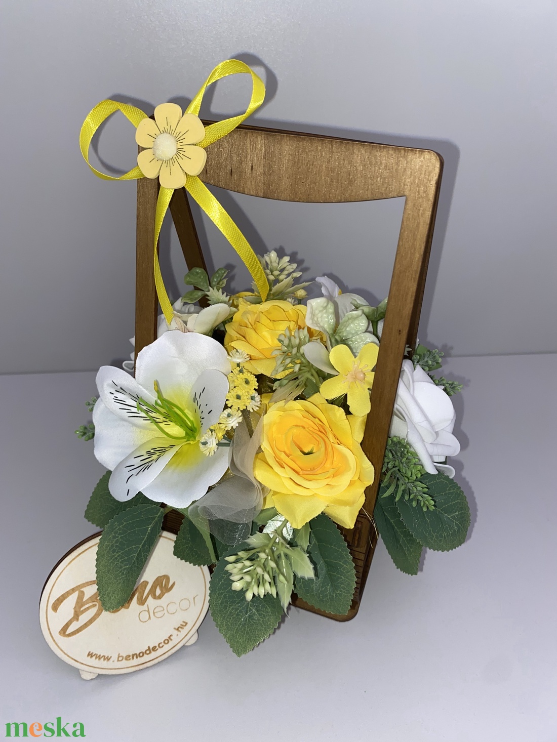 Virágkosár sárga rózsákkal - otthon & életmód - virágdekoráció - virágdíszek - asztali virágdísz - Meska.hu