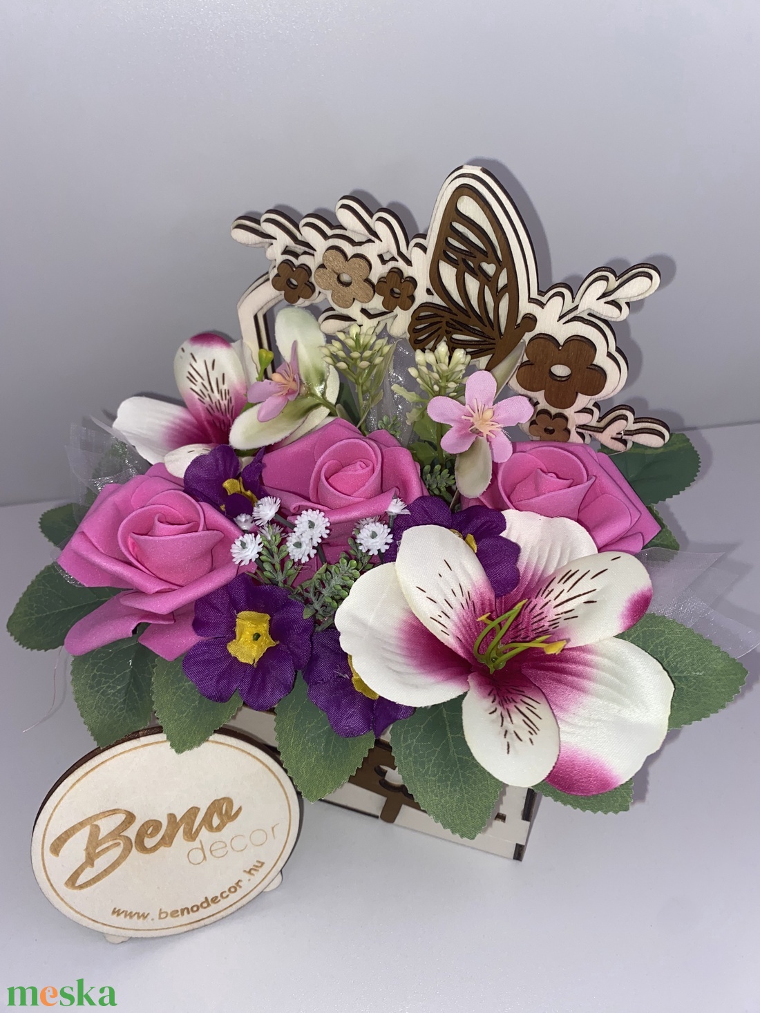 Virágos ajándékdoboz pillangóval - otthon & életmód - virágdekoráció - virágdíszek - virágdísz kaspóban - Meska.hu