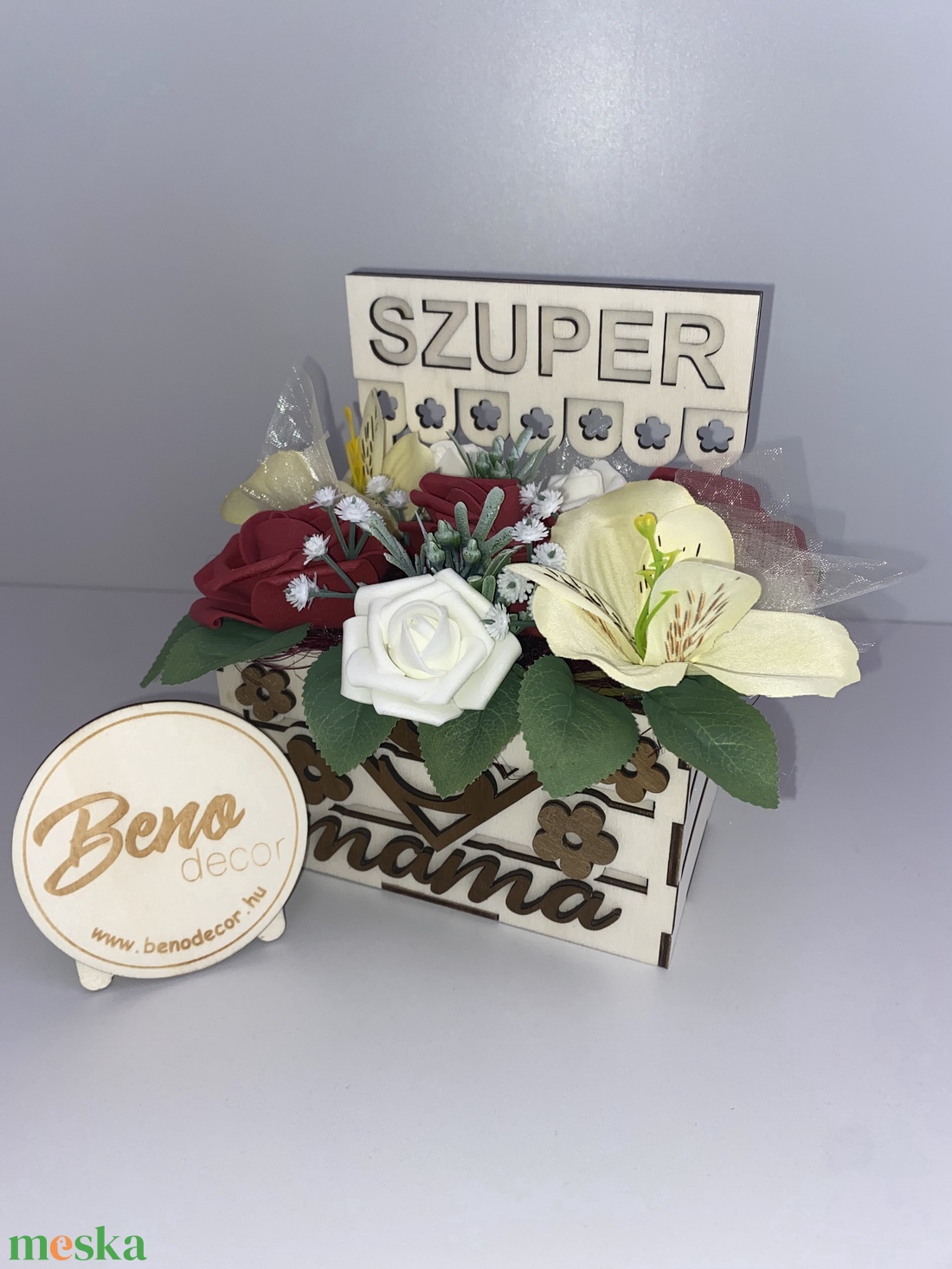 Szuper Mama virágdoboz � bordó, fehér és krémszínű virágokkal - otthon & életmód - virágdekoráció - virágdíszek - virágdísz kaspóban - Meska.hu