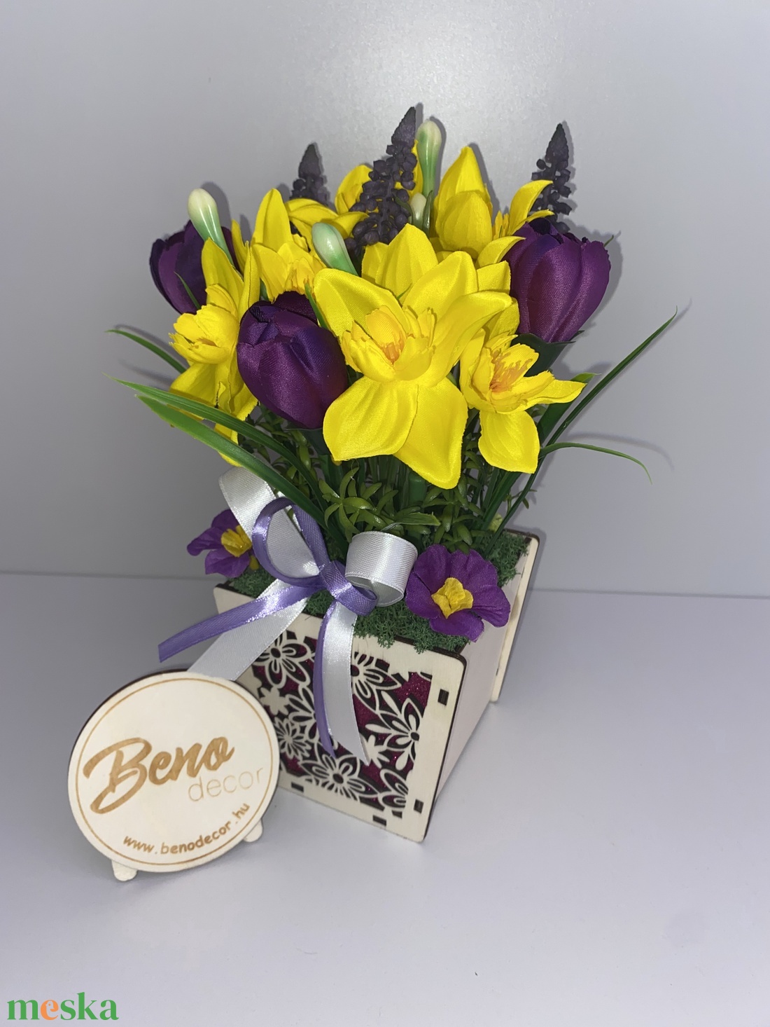 Tavaszi tulipános és nárciszos asztaldísz - otthon & életmód - virágdekoráció - virágdíszek - virágdísz kaspóban - Meska.hu