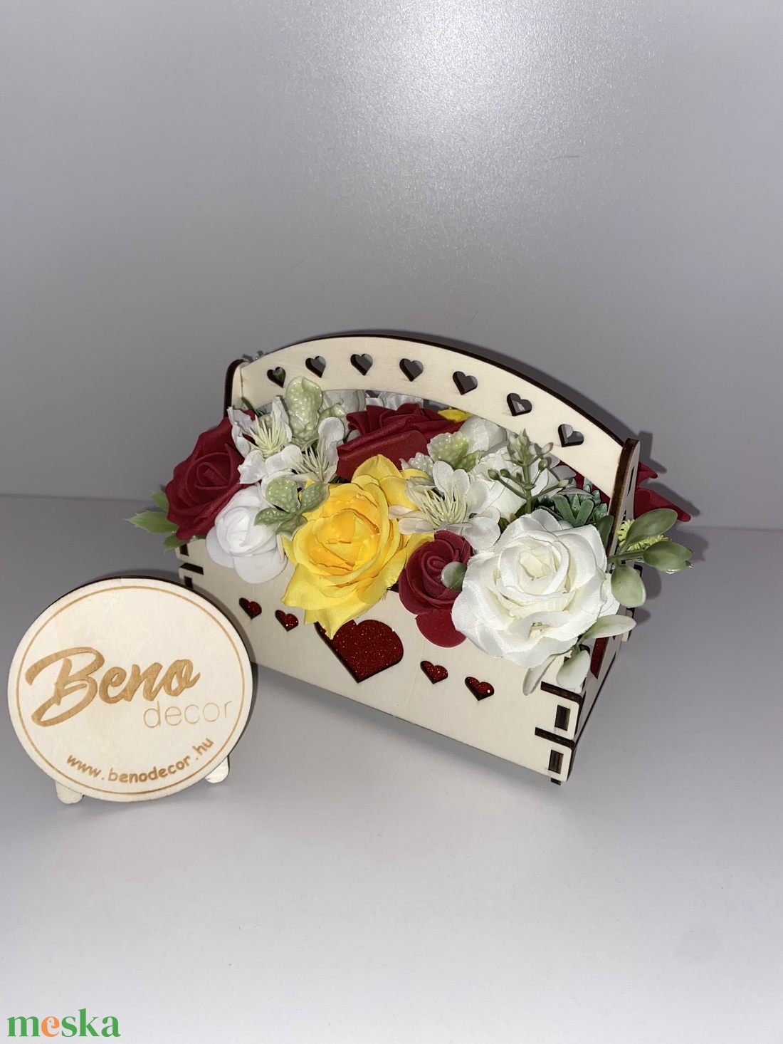 Virágkosár fa tartóban - otthon & életmód - virágdekoráció - virágok - virágbox - Meska.hu