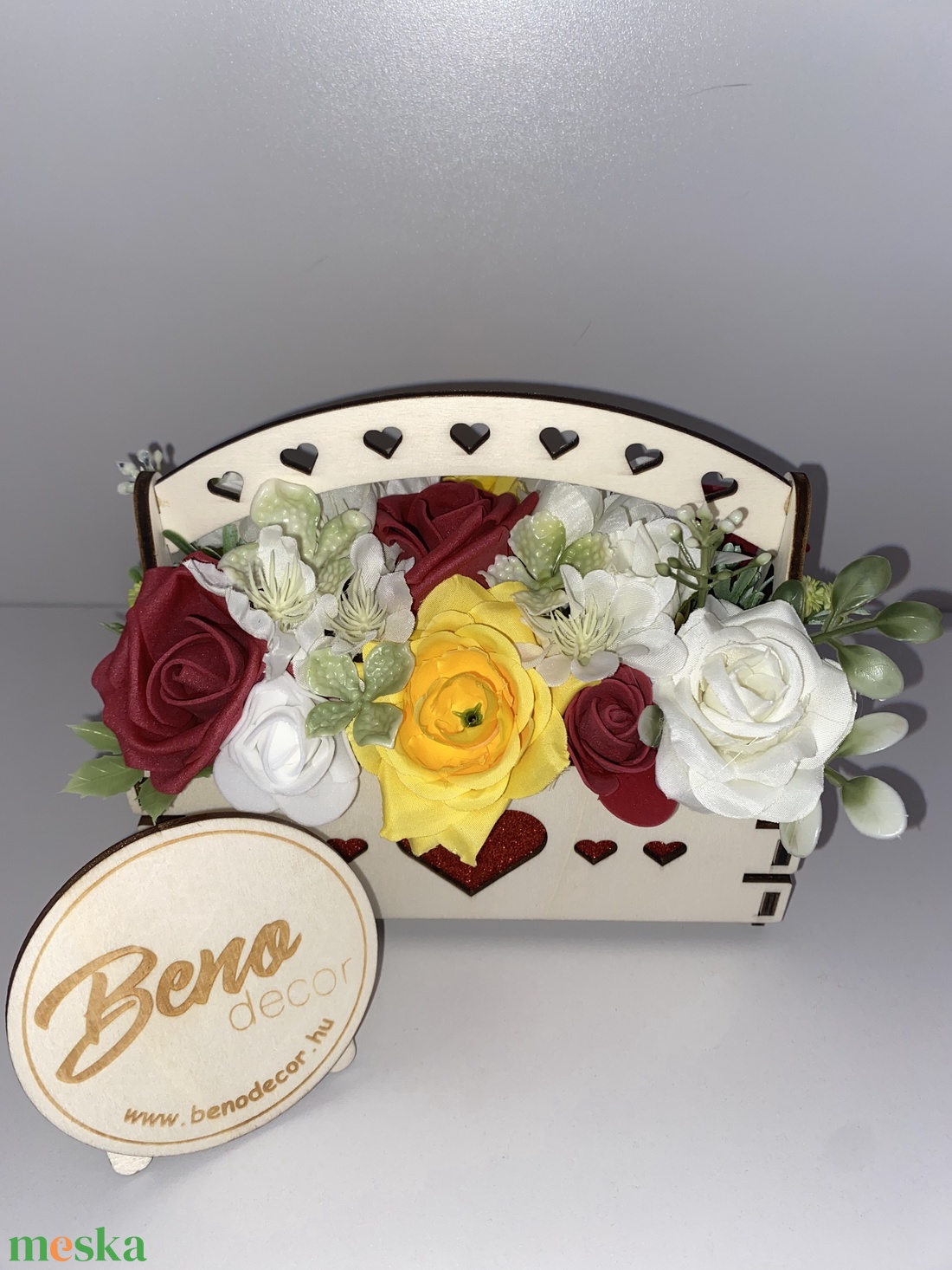 Virágkosár fa tartóban - otthon & életmód - virágdekoráció - virágok - virágbox - Meska.hu