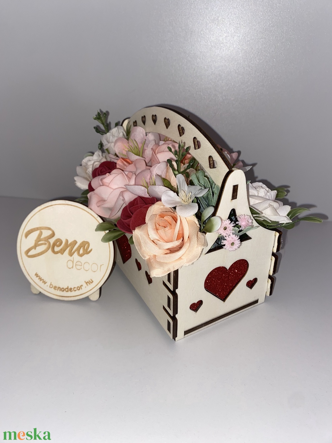 Virágkosár fa tartóban - otthon & életmód - virágdekoráció - virágok - virágbox - Meska.hu