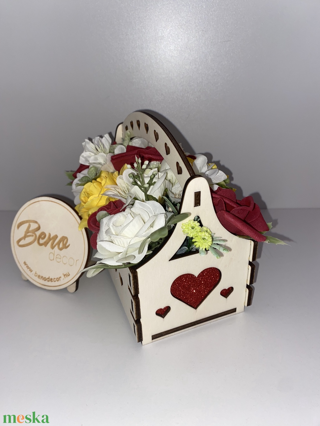 Virágkosár fa tartóban - otthon & életmód - virágdekoráció - virágok - virágbox - Meska.hu