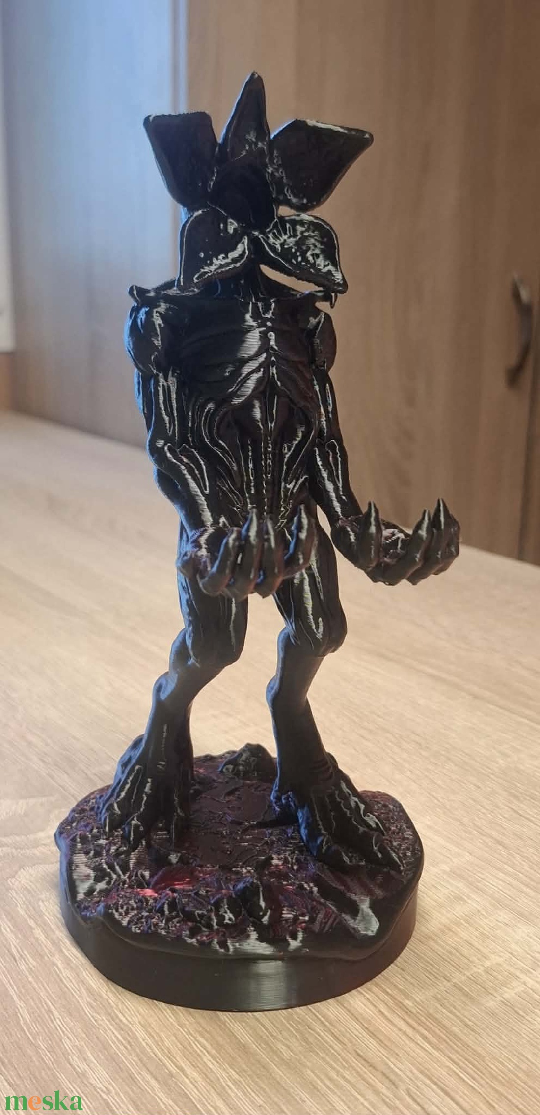 Stranger Things Demogorgon telefon/kontroller tartó - otthon & életmód - dekoráció - dekoratív figurák és szobrok - Meska.hu