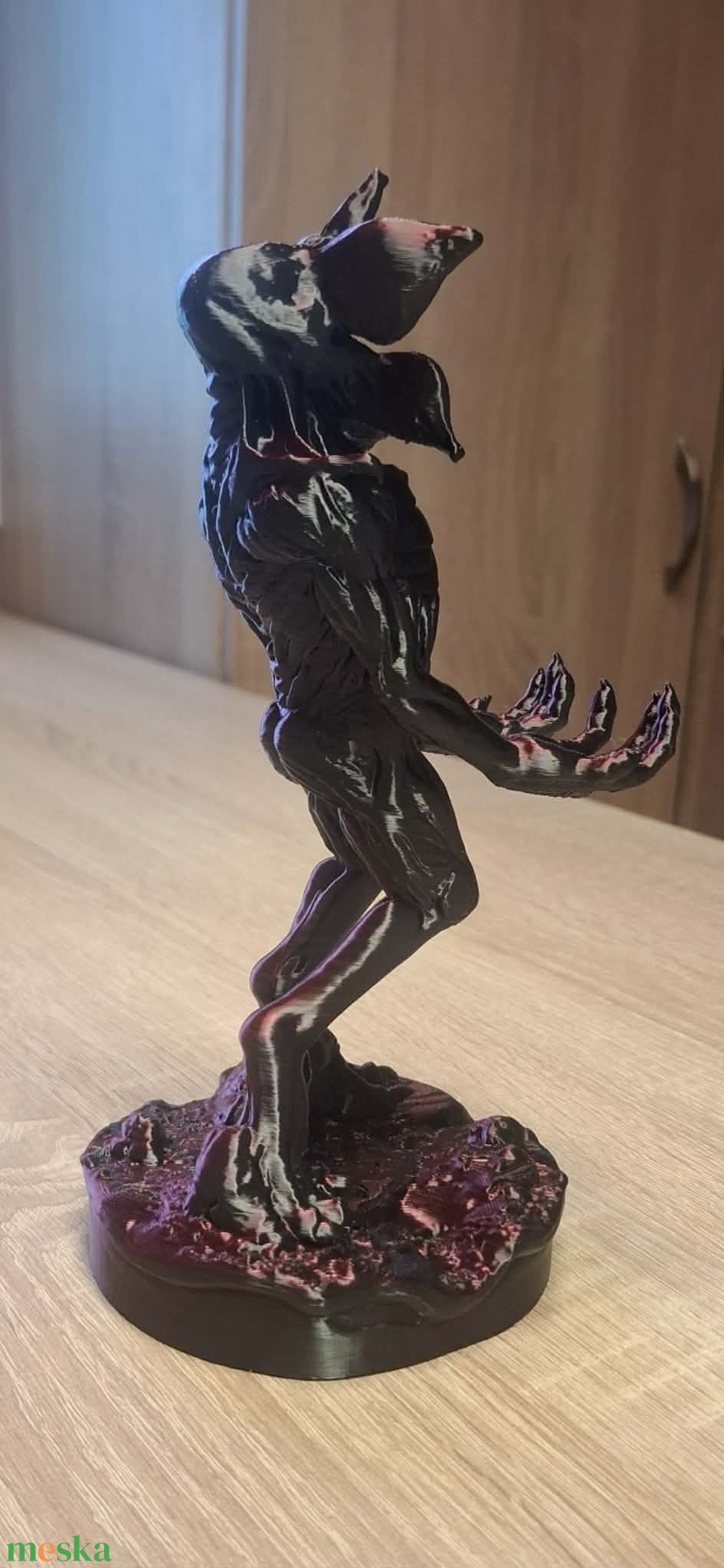 Stranger Things Demogorgon telefon/kontroller tartó - otthon & életmód - dekoráció - dekoratív figurák és szobrok - Meska.hu