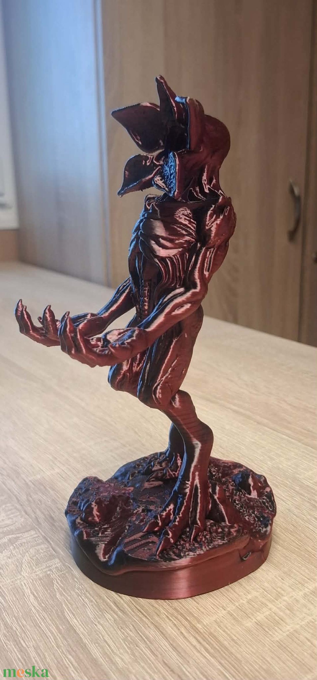 Stranger Things Demogorgon telefon/kontroller tartó - otthon & életmód - dekoráció - dekoratív figurák és szobrok - Meska.hu